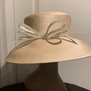 Elegant peach Wide-Brim Hat with Bow